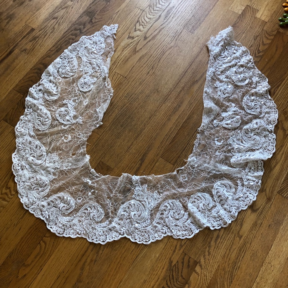 Wedding gown lace Chantilly? - Picture 8 of 10